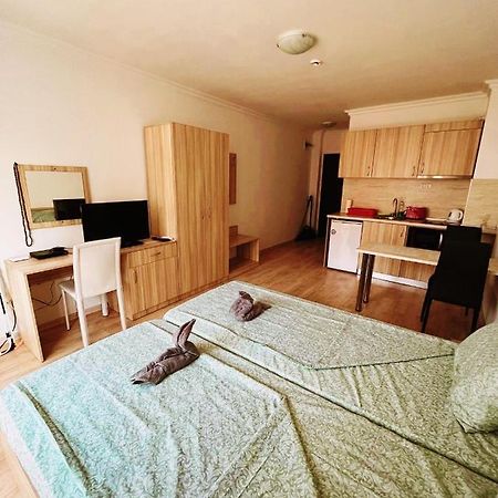 Lovely Studio Apartment On The Beach Burgas Esterno foto