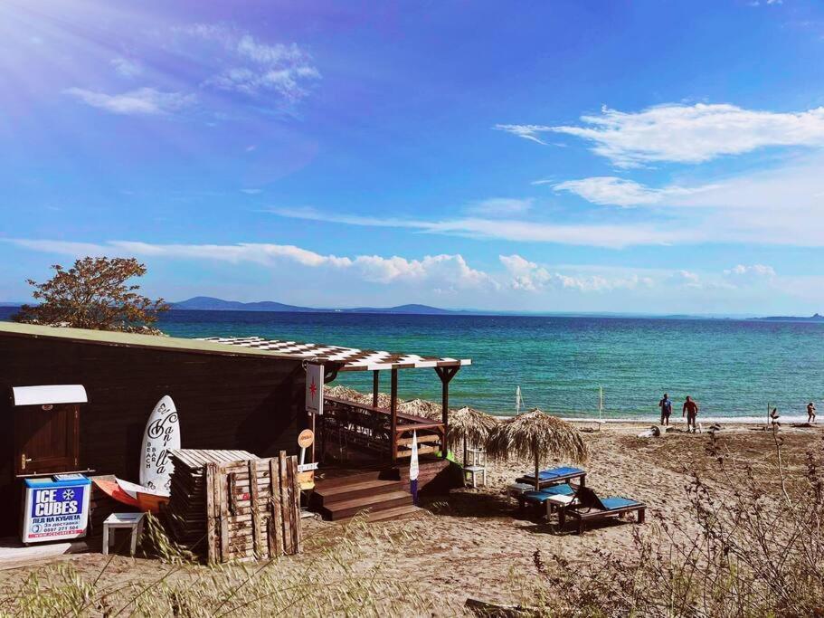 Lovely Studio Apartment On The Beach Burgas Esterno foto