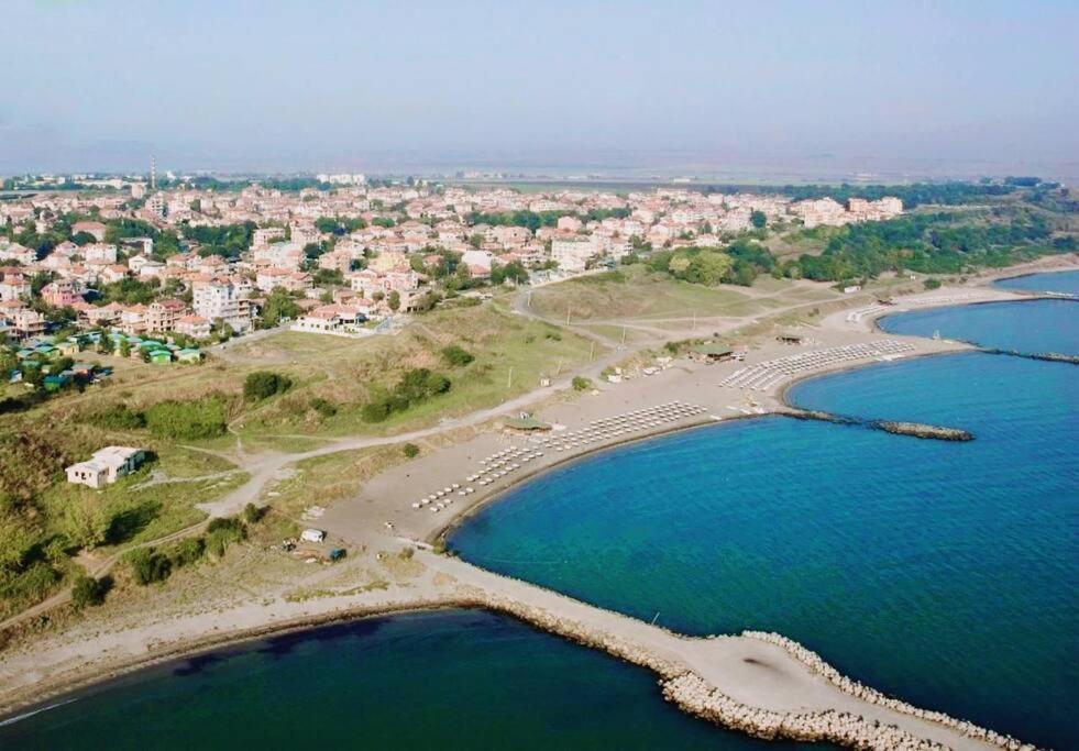 Lovely Studio Apartment On The Beach Burgas Esterno foto