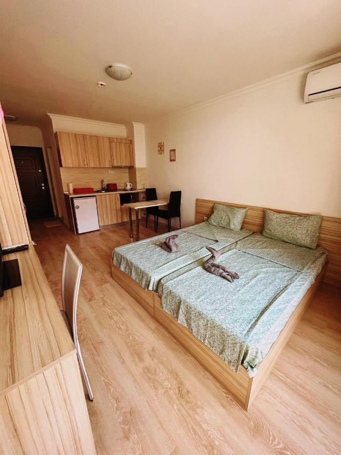 Lovely Studio Apartment On The Beach Burgas Esterno foto