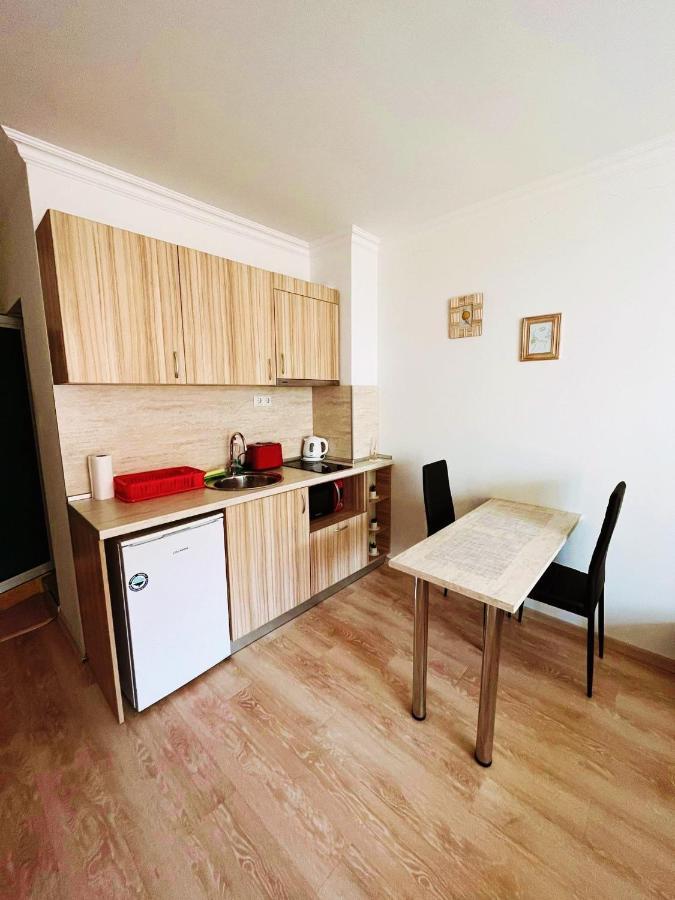 Lovely Studio Apartment On The Beach Burgas Esterno foto