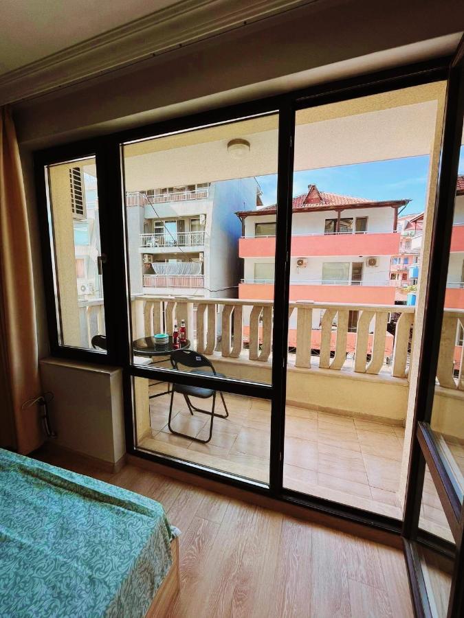 Lovely Studio Apartment On The Beach Burgas Esterno foto