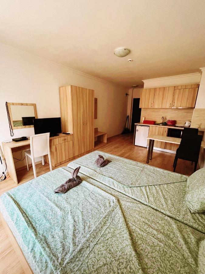 Lovely Studio Apartment On The Beach Burgas Esterno foto