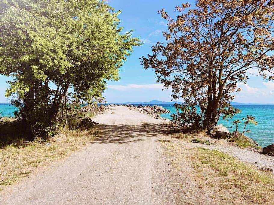 Lovely Studio Apartment On The Beach Burgas Esterno foto